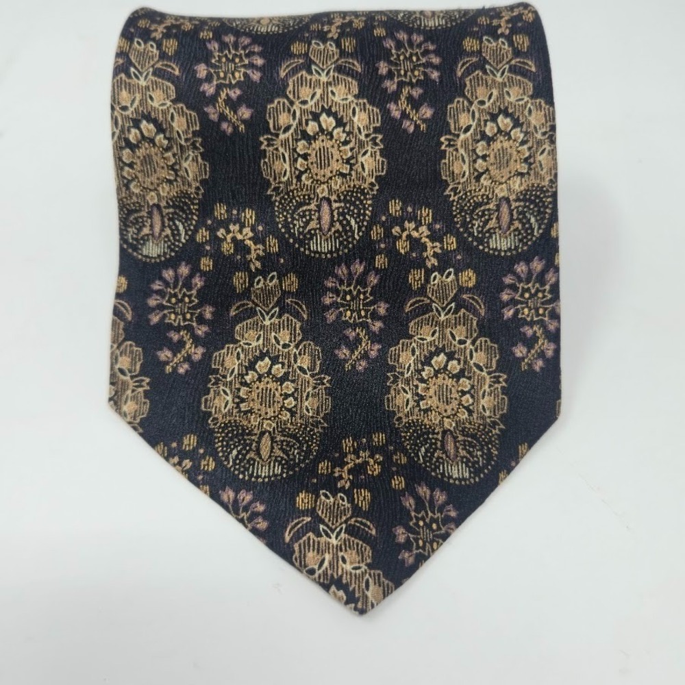 The Metropolitan Museum of Art Black and Gold Tapestry Medallion 100% Silk Tie - Picture 1 of 7